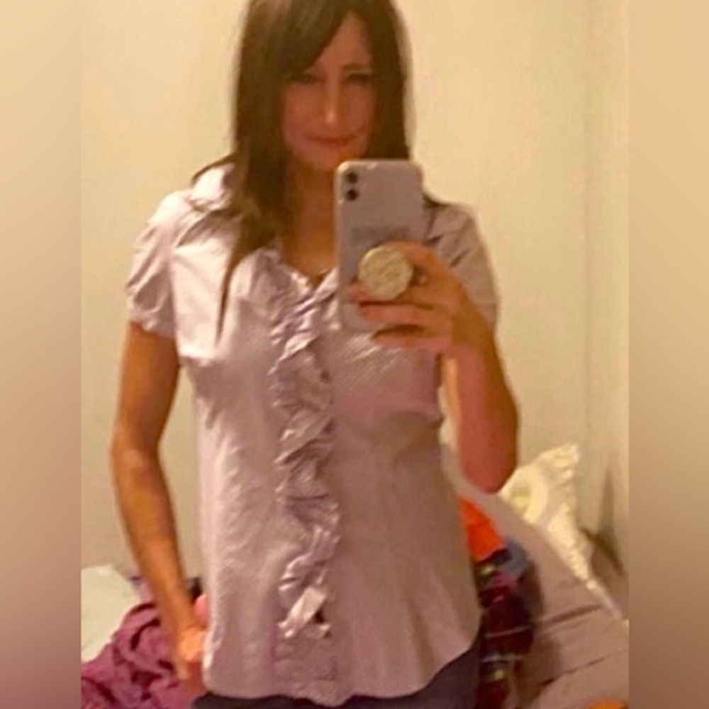 Women’s Button Dress Shirt
New York Company W ruffles Top
Size Medium